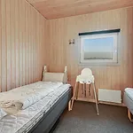 Spacious And Well Furnished Pool House - Sj170 Holiday home