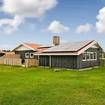 Spacious And Well Furnished Pool House - Sj170 Harboor
