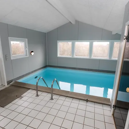 Spacious And Well Furnished Pool House - Sj170 Holiday home