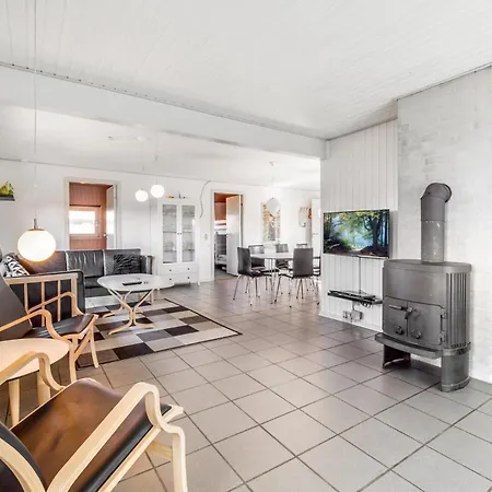 Spacious And Well Furnished Pool House - Sj170 Holiday home *