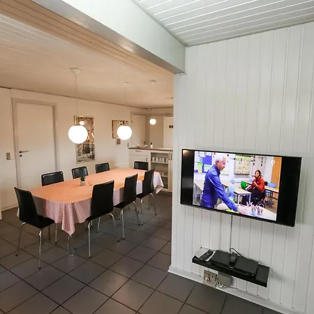 Spacious And Well Furnished Pool House - Sj170 Holiday home Harboor