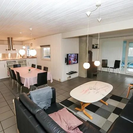 Spacious And Well Furnished Pool House - Sj170 *