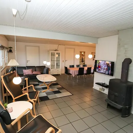 Holiday home Spacious And Well Furnished Pool House - Sj170