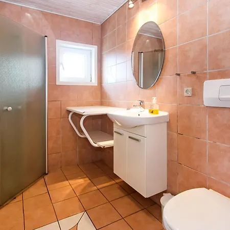 Spacious And Well Furnished Pool House - Sj170 Holiday home