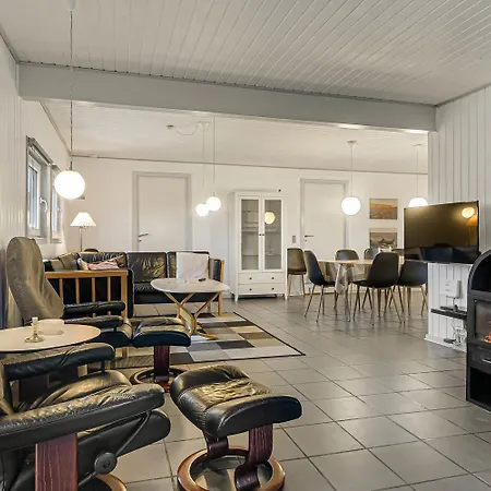Spacious And Well Furnished Pool House - Sj170