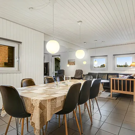 בית נופש Spacious And Well Furnished Pool House - Sj170