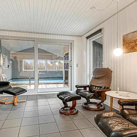 Spacious And Well Furnished Pool House - Sj170