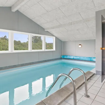 Feriehus Spacious And Well Furnished Pool House - Sj170 *