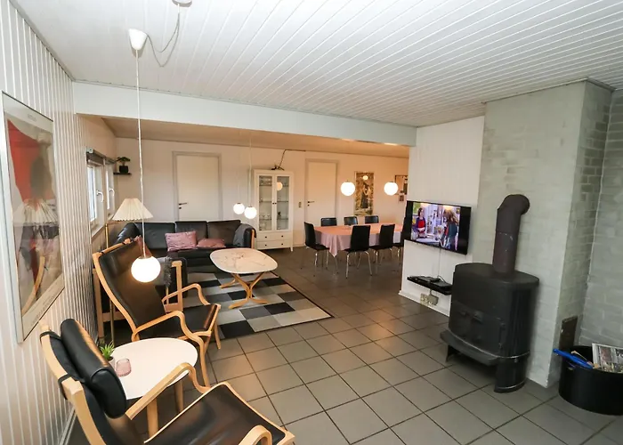 Дом отдыха Spacious And Well Furnished Pool House - Sj170