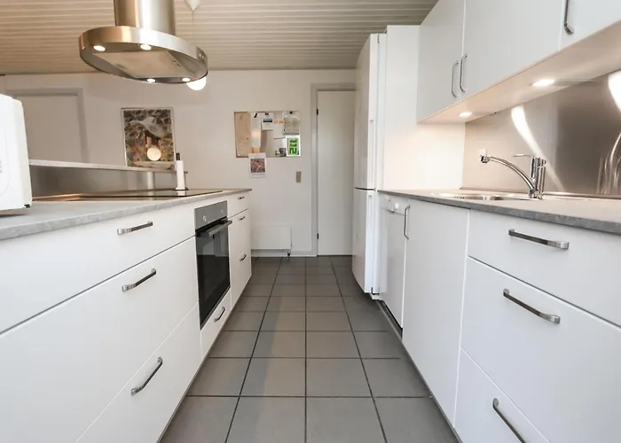 Дом отдыха Spacious And Well Furnished Pool House - Sj170 Harboor