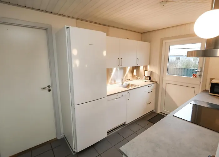 Spacious And Well Furnished Pool House - Sj170