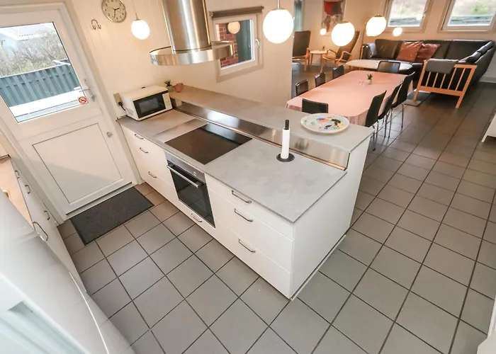 Дом отдыха Spacious And Well Furnished Pool House - Sj170 Harboor